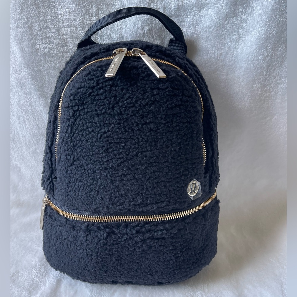 Lululemon City Adventurer Backpack Micro 3L Fleece
Black / Gold